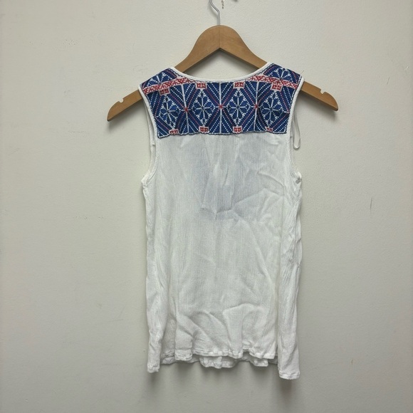 Solitaire Sleeveless Embroidered Top - Picture 11 of 12